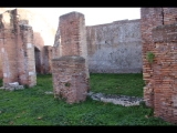 04120 ostia - regio i - insula viii - piccolo mercato (i,viii,1) - nordseite - raum (e) - bli ri suedosten - 01-2024.jpg